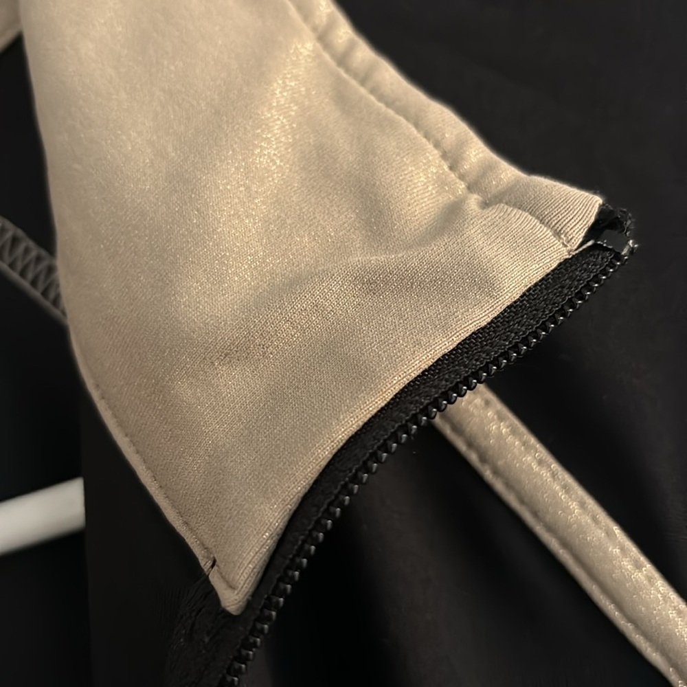 Running jacket or ski layer - Picture 7 of 7